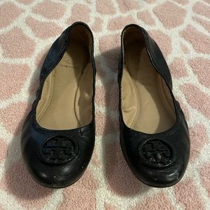 Sz 6.5 black leather Tory Burch flats.